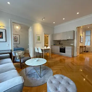 Luxury 2br Neubaugasse Apartment Wien